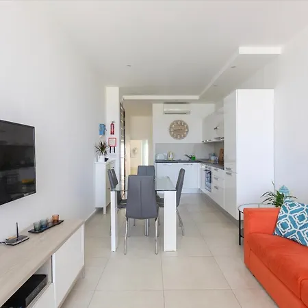 Seafront Apartment *